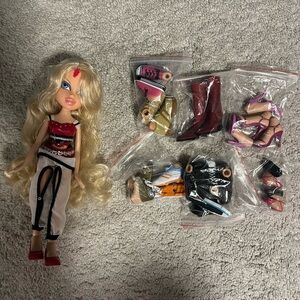Bratz Desert Jewelz Chloe Doll with Extra Shoes